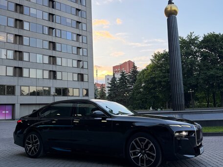 2022 BMW 7 серии 740d xDrive VII (G70), чёрный, 9999999 рублей, вид 2