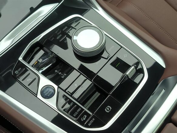 2025 BMW X6 40i III (G06) Рестайлинг, чёрный, 14630000 рублей - вид 17