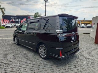 2021 Toyota Voxy III (R80) Рестайлинг, чёрный, 1530000 рублей, вид 3