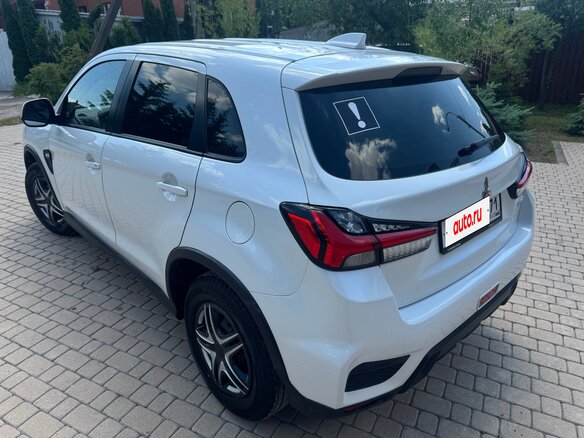 2021 Mitsubishi ASX I Рестайлинг 3, белый, 1800000 рублей - вид 4