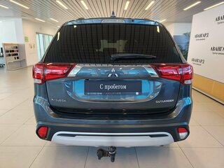 2019 Mitsubishi Outlander III Рестайлинг 3, серый, 1673000 рублей, вид 4