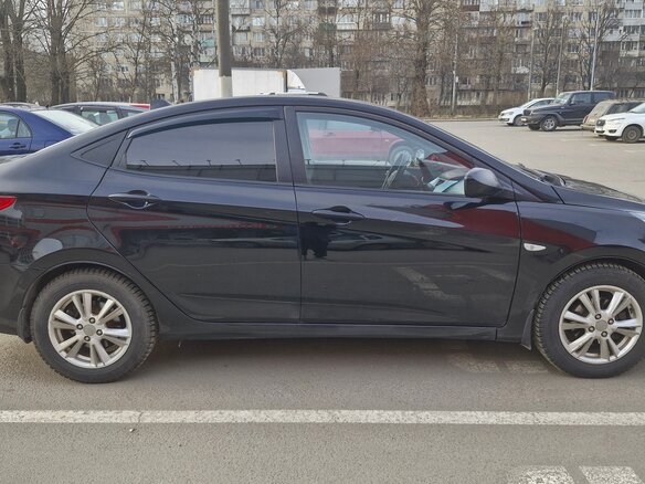 2012 Hyundai Solaris I, чёрный, 600000 рублей - вид 9