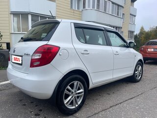 2013 Skoda Fabia II Рестайлинг, белый, 650000 рублей, вид 4