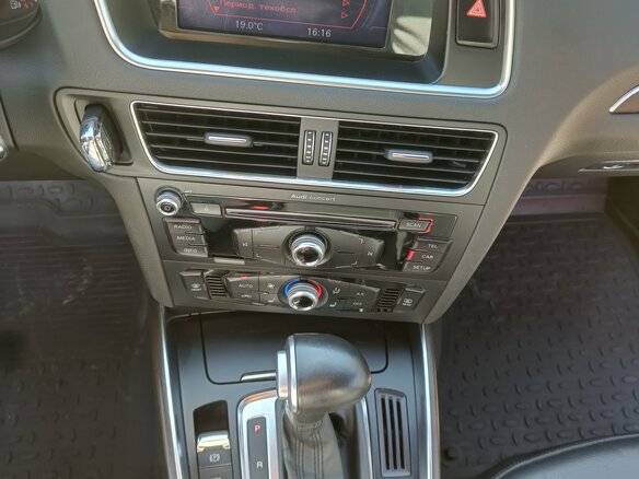 2016 Audi Q5 I (8R) Рестайлинг, красный, 2200000 рублей - вид 16