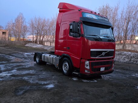 2011 Volvo FH, красный, 3100000 рублей, вид 1
