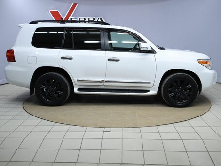 2013 Toyota Land Cruiser 200 Series Рестайлинг 1, белый, 3350000 рублей, вид 4