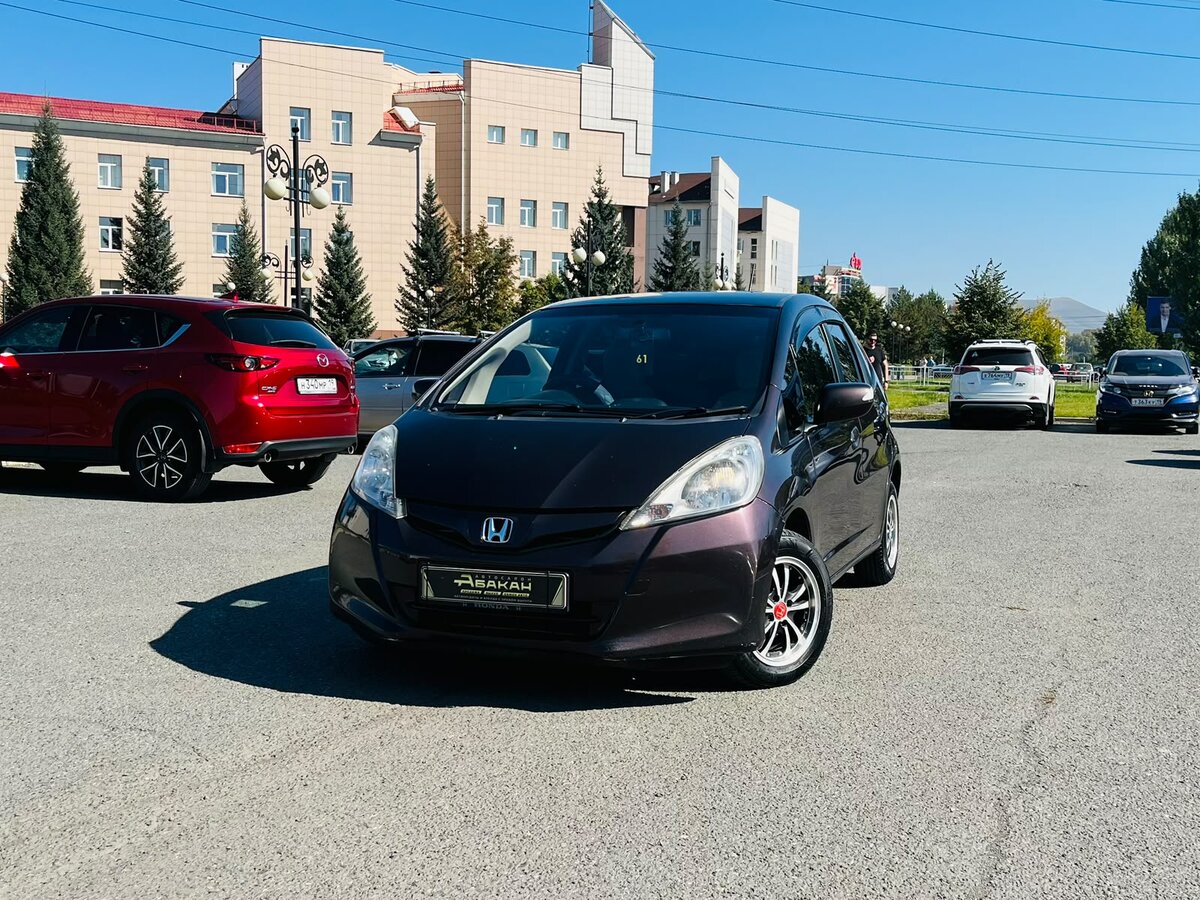 Открыть фотографии: Honda Fit II