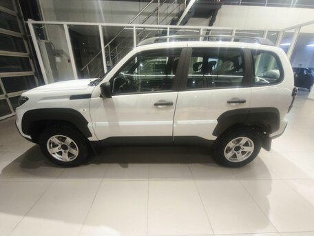 2026 Lada (ВАЗ) Niva Travel I Рестайлинг, белый, 1603000 рублей, вид 4