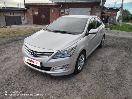 2016 Hyundai Solaris I Рестайлинг, серебристый, 945000 рублей, вид 1