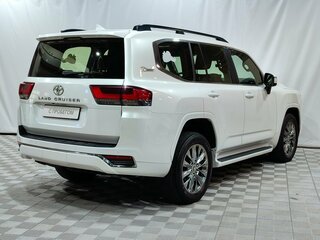 2021 Toyota Land Cruiser 300 Series, белый, 9000000 рублей, вид 5