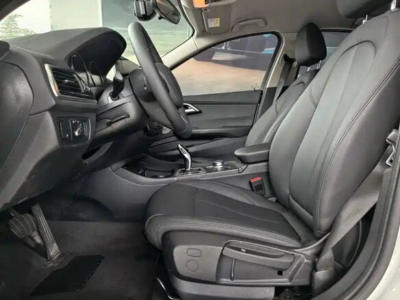 2022 BMW 1 серии 120i III (F52) Рестайлинг, белый, 1282000 рублей - вид 6
