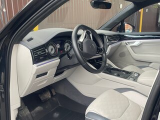 2021 Volkswagen Touareg III, чёрный, 6300000 рублей, вид 3