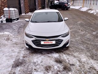 2020 Chevrolet Malibu IX Рестайлинг, белый, 1250000 рублей, вид 1