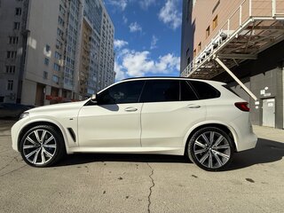 2019 BMW X5 M50d IV (G05/G18), белый, 7150000 рублей, вид 4