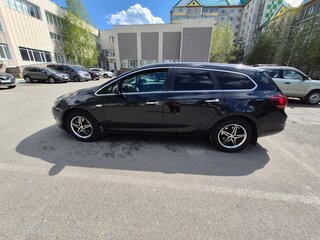 2013 Opel Astra J Рестайлинг, чёрный, 700000 рублей, вид 3