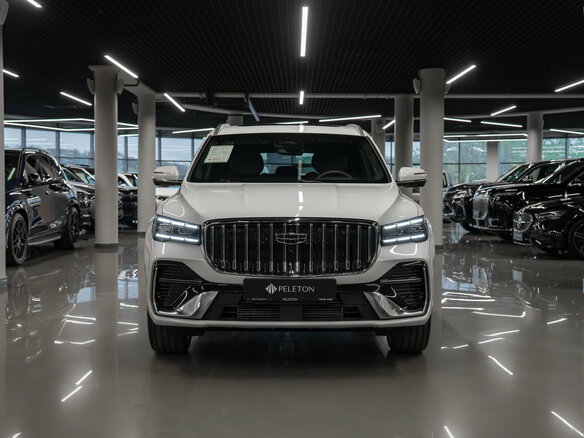 2025 Geely Monjaro (Xingyue L) I Рестайлинг 2 (China Market), белый - вид 2