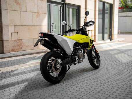 2026 Husqvarna 701 Supermoto, белый, 1750000 рублей, вид 3