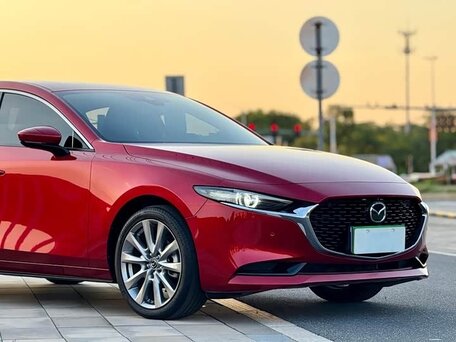 2022 Mazda 3 Axela IV (BP), красный, 1340000 рублей, вид 3