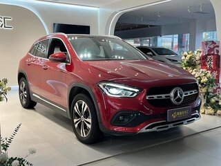 2023 Mercedes-Benz GLA 200 II (H247), красный, 2840000 рублей, вид 3