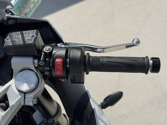 2025 Triumph Daytona 660, белый - вид 17