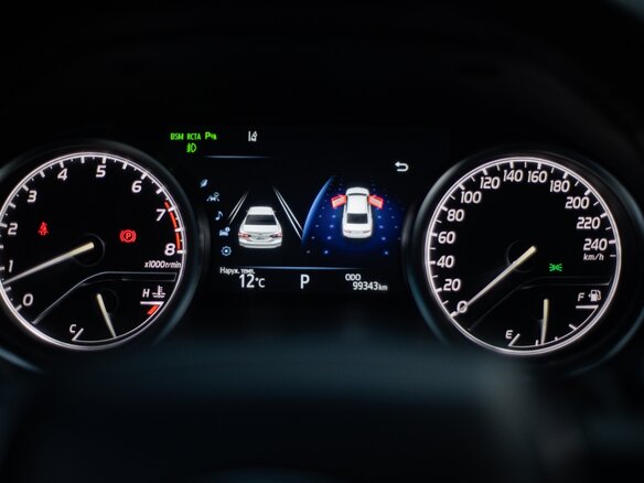 2019 Toyota Camry VIII (XV70), белый, 3500000 рублей - вид 19