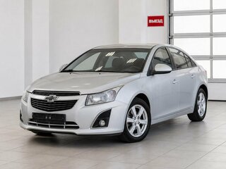 2014 Chevrolet Cruze I Рестайлинг, серебристый, 700000 рублей, вид 3