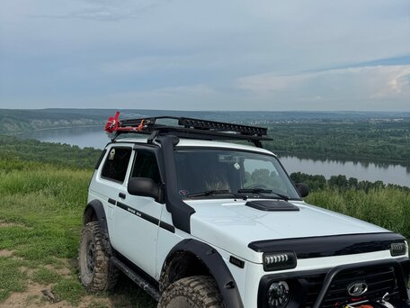 2015 Lada (ВАЗ) 2121 (4x4) I Рестайлинг, белый, 1300000 рублей, вид 2