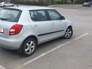 2012 Skoda Fabia II Рестайлинг, серебристый, 575000 рублей, вид 5