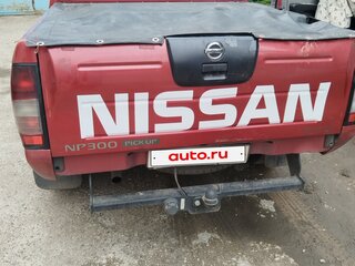 2009 Nissan NP300, красный, 1380000 рублей, вид 1
