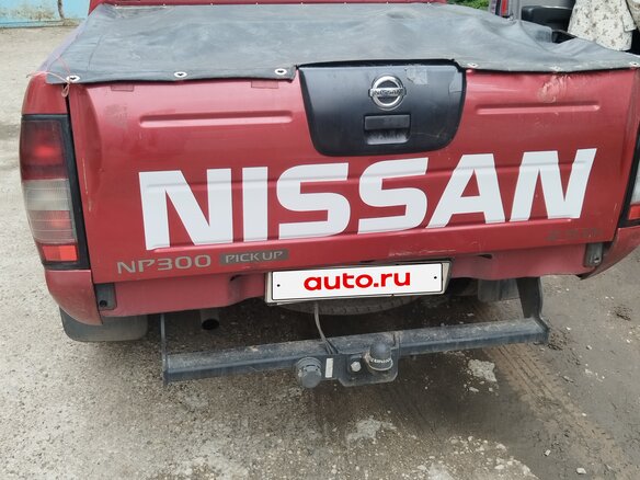 2009 Nissan NP300, красный, 1380000 рублей - вид 3