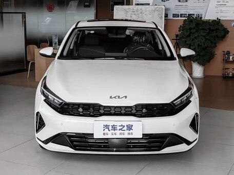 2026 Kia K3 II (China Market) Рестайлинг, белый, 2000000 рублей, вид 2
