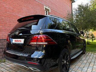 2017 Mercedes-Benz GLE 300 I (W166), чёрный, 3900000 рублей, вид 3
