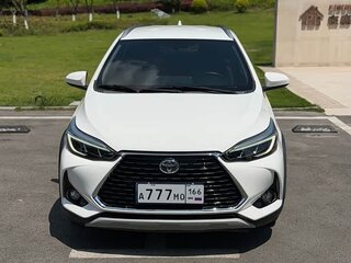 2022 Toyota Yaris IV, белый, 1180000 рублей, вид 2