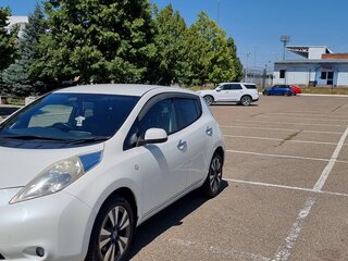 2013 Nissan Leaf (EM57) I (ZE0/AZE0), белый, 1230000 рублей, вид 3