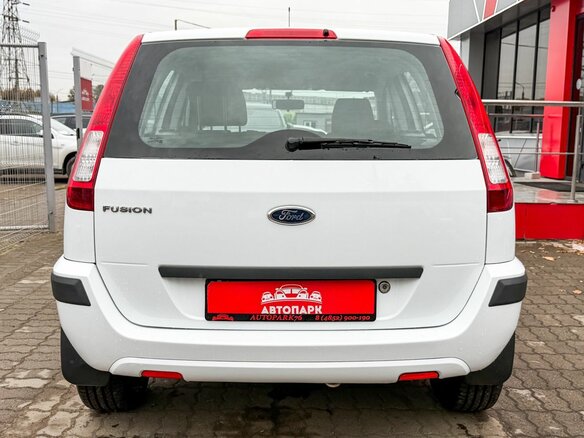 2011 Ford Fusion I Рестайлинг, белый - вид 4