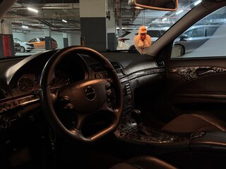 2002 Mercedes-Benz E-Класс 240 III (W211, S211), чёрный, 1150000 рублей, вид 5