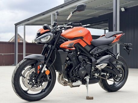 2025 Triumph Street Triple, оранжевый, 1230000 рублей, вид 2