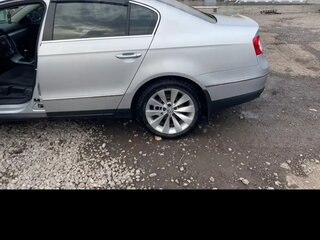 2010 Volkswagen Passat B6, серебристый, 700000 рублей, вид 3