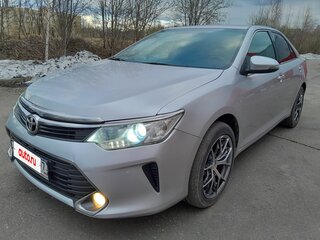 2015 Toyota Camry VII (XV50) Рестайлинг, серебристый, 1350000 рублей, вид 1