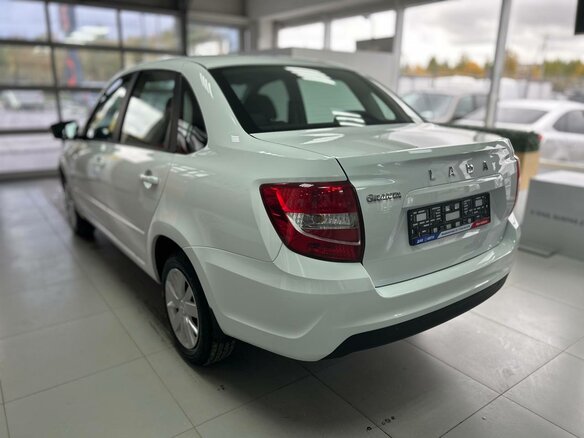 2026 Lada (ВАЗ) Granta I Рестайлинг, белый - вид 4