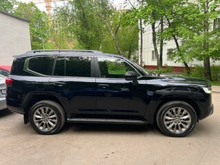 2022 Toyota Land Cruiser 300 Series, чёрный, 12800000 рублей, вид 2