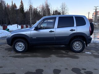 2014 Chevrolet Niva I Рестайлинг, серебристый, 500000 рублей, вид 4