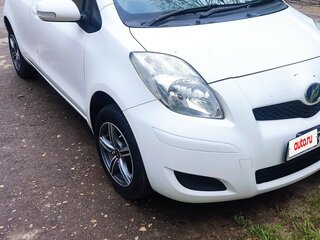 2008 Toyota Vitz II (XP90), белый, 730000 рублей, вид 1