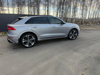 2021 Audi Q8 55 TFSI I (4M), серый, 7000000 рублей, вид 3