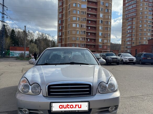 2010 Hyundai Sonata ТагАЗ IV (EF) Рестайлинг, серебристый, 770000 рублей - вид 1