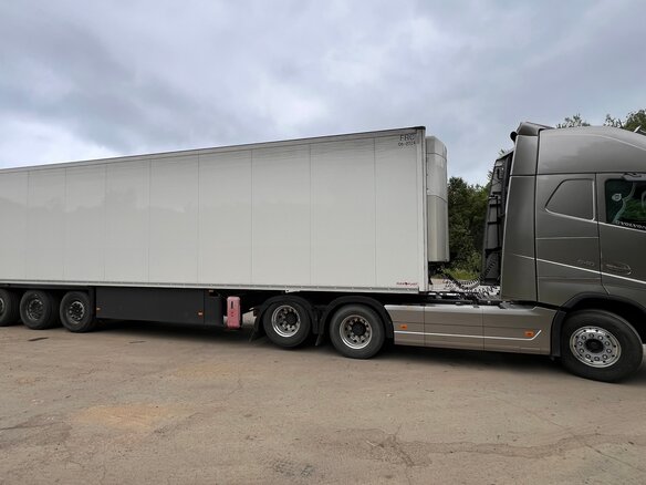 2021 Volvo FH 540, серебристый - вид 1