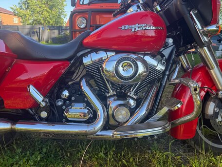 2009 Harley-Davidson Street Glide, красный, 950000 рублей, вид 4