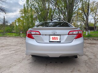 2014 Toyota Camry US Market VII (XV50), серебристый, 1400000 рублей, вид 3