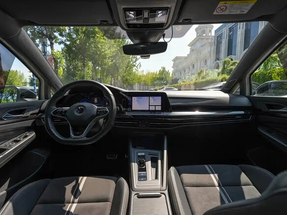 2022 Volkswagen Golf VIII, белый, 1710000 рублей - вид 10