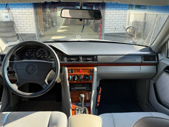 1994 Mercedes-Benz E-Класс 220 I (W124), белый, 1700000 рублей - вид 6